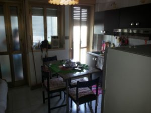 Cod: 4306 – Vendesi appartamento,posto al secondo piano,in ottimo stato con garage.