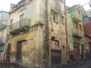 Cod: 4043 – VENDESI LENTINI: immobile da ristrutturare, mq 200