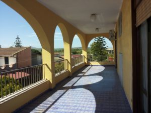 Cod: 4472 – Vendesi villa ad Agnone con tre appartamenti