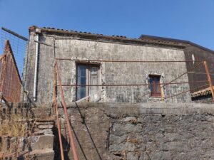 Cod.: 11002 – Rustico da ristrutturare – Nicolosi centro